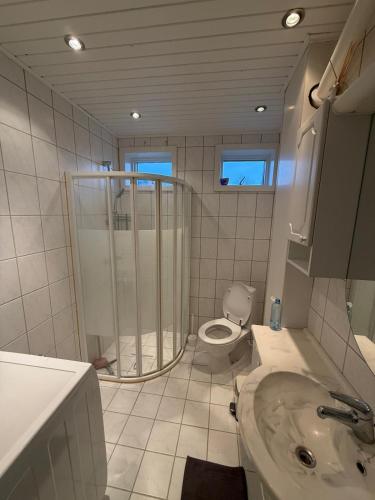 Koupelna v ubytování Private Rooms-Shared kitchen&bathroom- No host on site