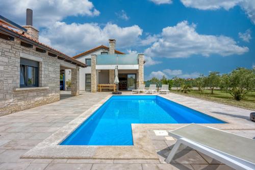 Sea View Villa With Pool - Happy Rentals
