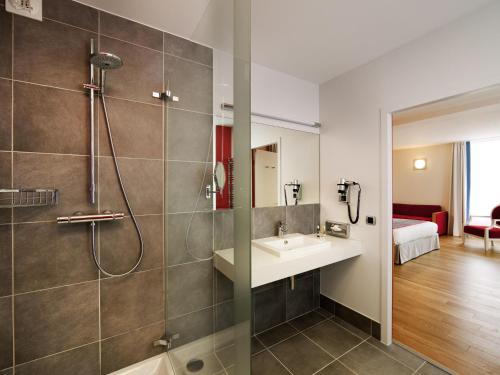 Ένα μπάνιο στο Hôtel Mercure Vittel