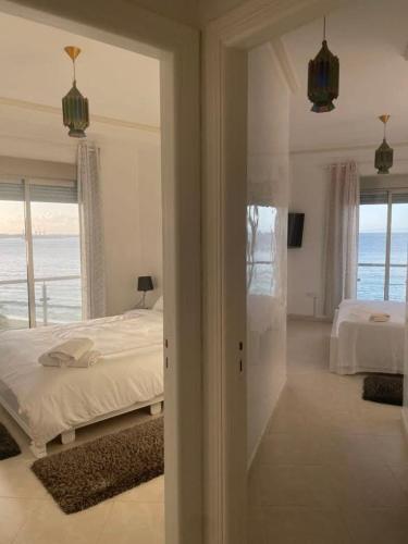 Giường trong phòng chung tại charming house with terrace