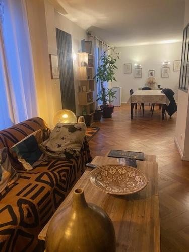 Neuilly-sur-Seine calme et lumineux. B&B. 3 chambres