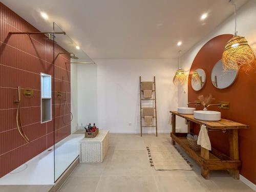 Et badeværelse på La suite précieuse - Lieu d'exception avec spa