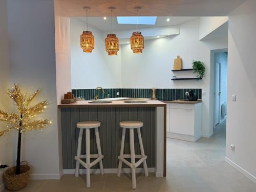 Køkken eller tekøkken på La suite précieuse - Lieu d'exception avec spa