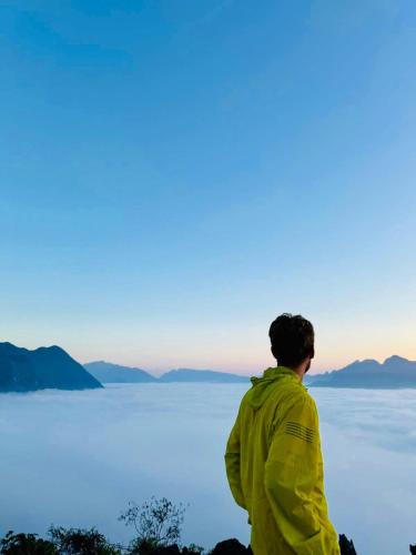 Nong Khiaw Pha Mery Viewpoint Overnight Hike & Camping
