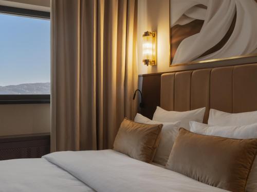 Postel nebo postele na pokoji v ubytování Kazakhstan Hotel