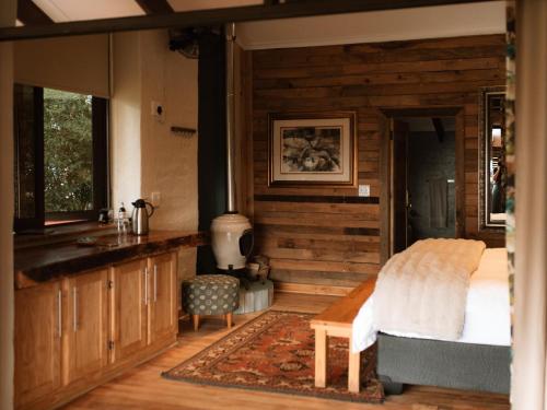 Postel nebo postele na pokoji v ubytování Magoebaskloof Mountain Estate