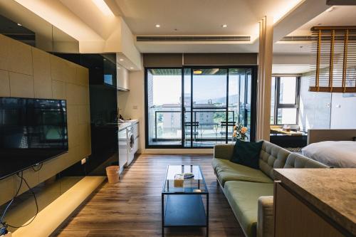 Μια τηλεόραση ή/και κέντρο ψυχαγωγίας στο 頭城 望嶼之家 海景溫泉民宿 Sea View & Hot Spring House