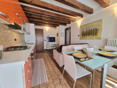 Kuchyň nebo kuchyňský kout v ubytování Grace Apartment