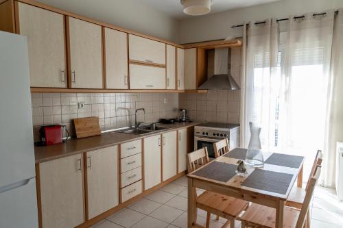 SkyView New Maisonette with private Parking