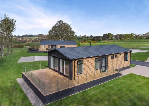 a modular home with a black roof at Eden Lodge Retreat in Crosby