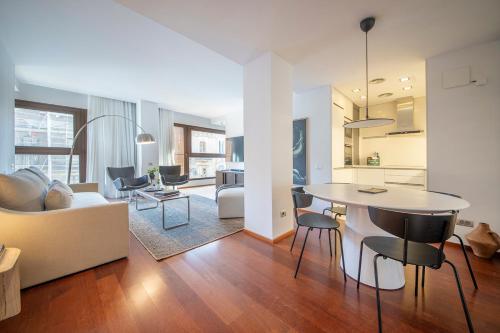 You Stylish City Center Apartments