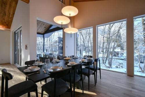 Chalet Hikaru - A Light-Filled Luxury Retreat 4BR
