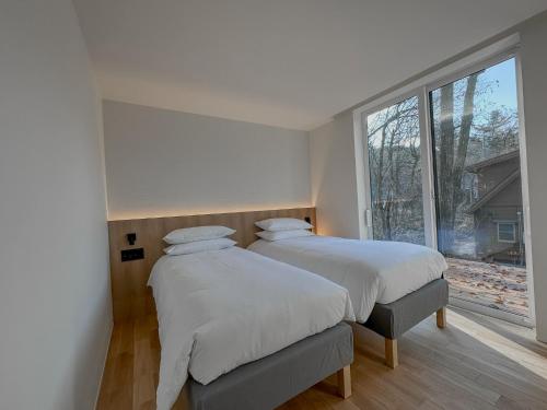 Chalet Hikaru - A Light-Filled Luxury Retreat 4BR