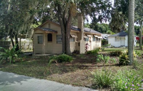 1 Beige Cozy Bungalow and 1 White Cozy Efficiency Cottage in Titusville