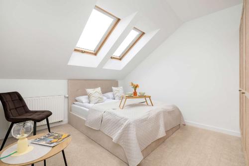 En eller flere senge i et værelse på Unique House with 3 Bedrooms, Garden and Air Conditioning by Noclegi Renters