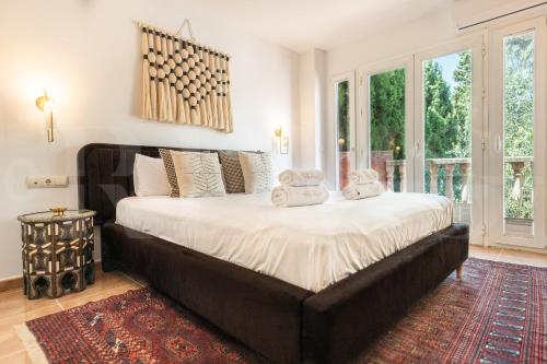 Postel nebo postele na pokoji v ubytování Spacious Andalusian villa with private pool REMS