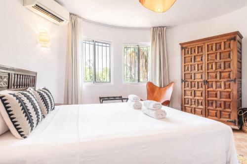 Spacious Andalusian villa with private pool REMS photo 16