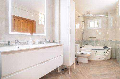 Spacious Andalusian villa with private pool REMS photo 8