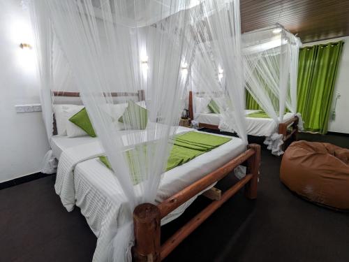 En eller flere senge i et værelse på Ella Morning Sunshine