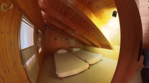 Postel nebo postele na pokoji v ubytování Chalet Les Epilobes, Zinal