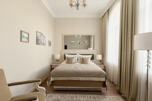Boutique 19 Hotel — Bedroom