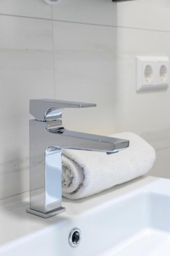 a bathroom sink with a white towel on it at Murleben Appartements - Nahe Red Bull Ring & Kreischberg in Stadl an der Mur