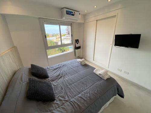 Giường trong phòng chung tại Tigre Centro con seguridad y piscina - Consultar parking