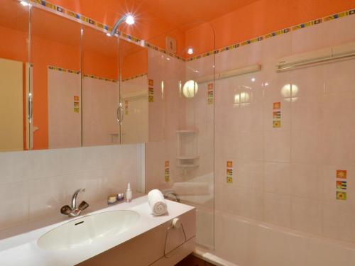 Koupelna v ubytování Appartement confortable 3 pièces pour 6/7 pers, animaux admis - FR-1-181-2767