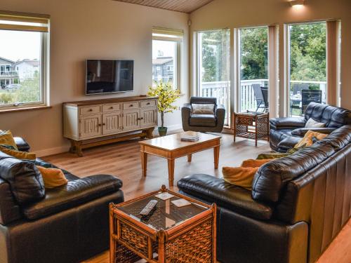 Et tv og/eller underholdning på Chestnut Cottage - Uk48294