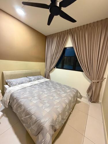 Postel nebo postele na pokoji v ubytování Muji feel majestic maxim , Taman len sen