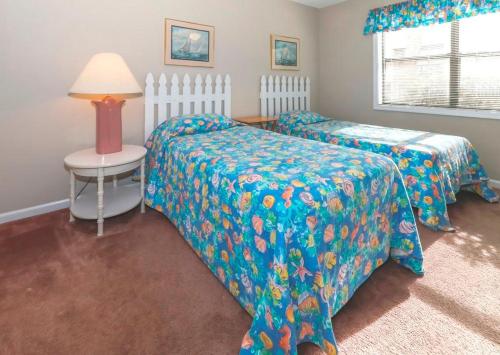 En eller flere senge i et værelse på Harbour Oaks 503