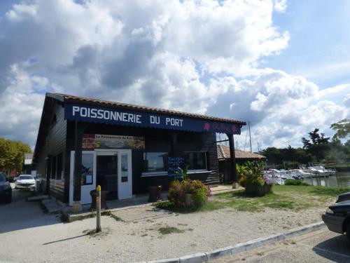 a gas station with a sign that reads professionalism do pt at Les Marinas de Cassy in Lanton