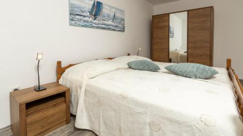 Apartman Komsic by Villas Guide