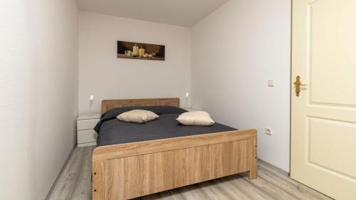 Apartman Komsic by Villas Guide