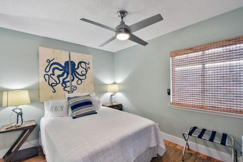 En eller flere senge i et værelse på Shipwatch 200