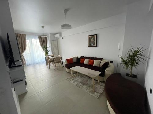 Et opholdsområde på Eleven Odyssey Apartment