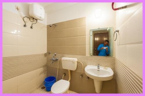 Koupelna v ubytování Hotel Aashviro Dipganga Premium Inn near Sea Beach # Jagannath Temple # Free wifi and Parking Facilities- Best Premium Hotel