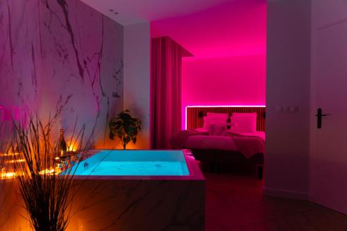 Pink Eden Jacuzzi Suite Luxury Escapade Romantique
