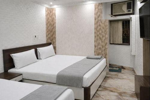 En eller flere senge i et værelse på TAIBA HOTEL - Mirza Ghalib Street