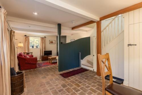 Khu vực ghế ngồi tại The Coach House at Noelles Cottages