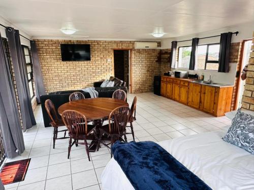 Køkken eller tekøkken på Elephant Lodge - Sundays River Cottages - Addo Park South - only 5 min