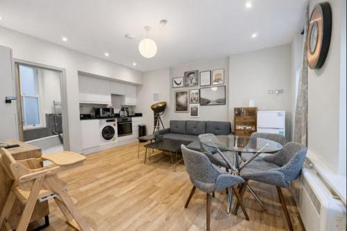 a living room with a couch and a glass table at Central Mayfair 1 Bedroom Apartments 33SGG no lift in London
