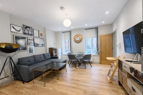 a living room with a couch and a table at Central Mayfair 1 Bedroom Apartments 33SGG no lift in London