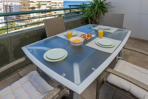 WintowinRentals Apartment with Stunning Sea and Mountain Views and Pool in Fuengirola