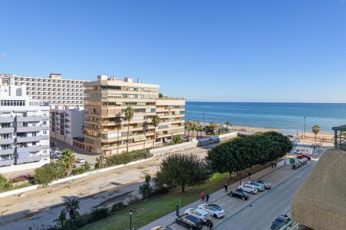 WintowinRentals Apartment with Stunning Sea and Mountain Views and Pool in Fuengirola