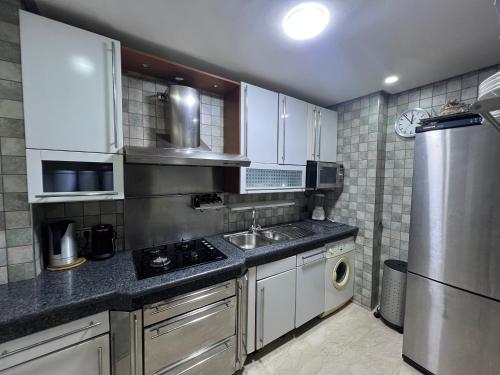 Η κουζίνα ή μικρή κουζίνα στο Abu Issa Hostel Tangier