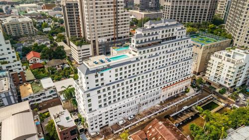 an overhead view of a city with tall buildings at Radisson Hotel Chateau de Bangkok in Bangkok