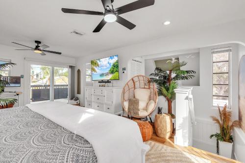 a bedroom with a bed and a ceiling fan at La Barra #101.5 in St. Pete Beach