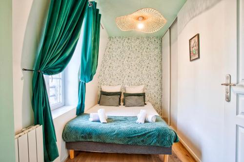 Postel nebo postele na pokoji v ubytování La Bonbonnière verte