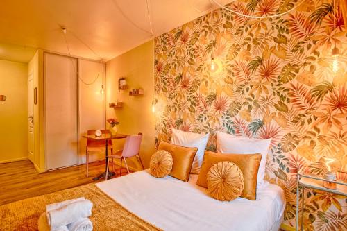 Postel nebo postele na pokoji v ubytování la bonbonnière Jaune